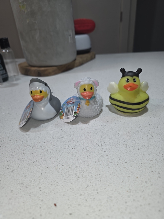 Other - Set of 3 Cute Rubber Ducks - Shark, Sheep, Bee